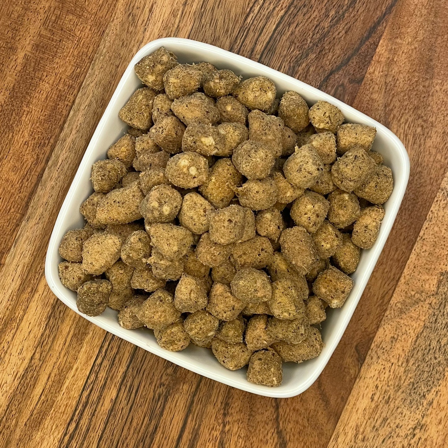 Close-up of Muenster Perfect Balance Freeze-Dried beef bites, complete & balanced food for dogs